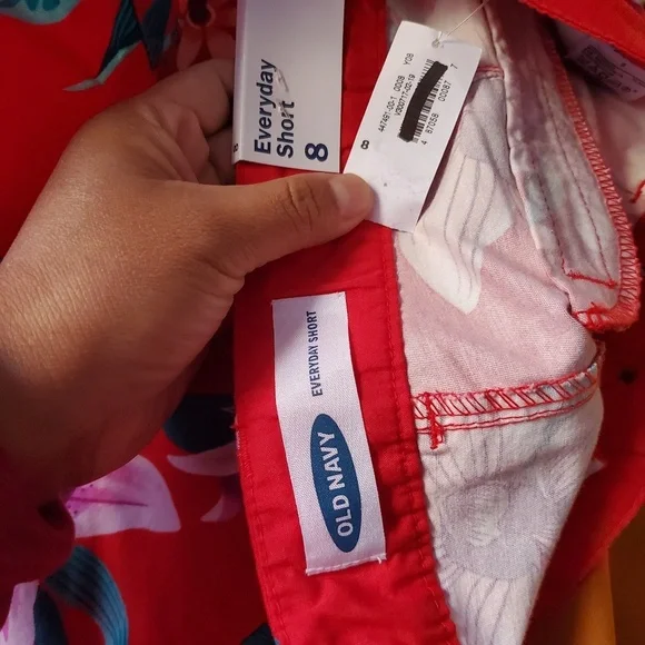 Old Navy Red Floral Shorts size 8 - Picture 6 of 7